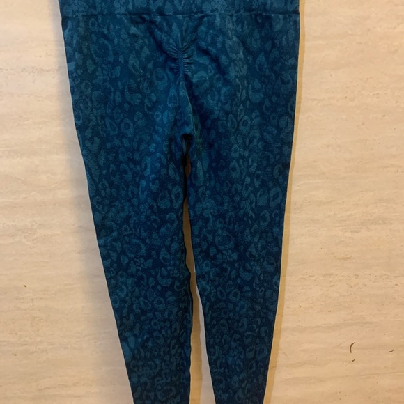 Gymshark Teal Adapt Animal Leggings with Stretchy Fit - Picture 3 of 5